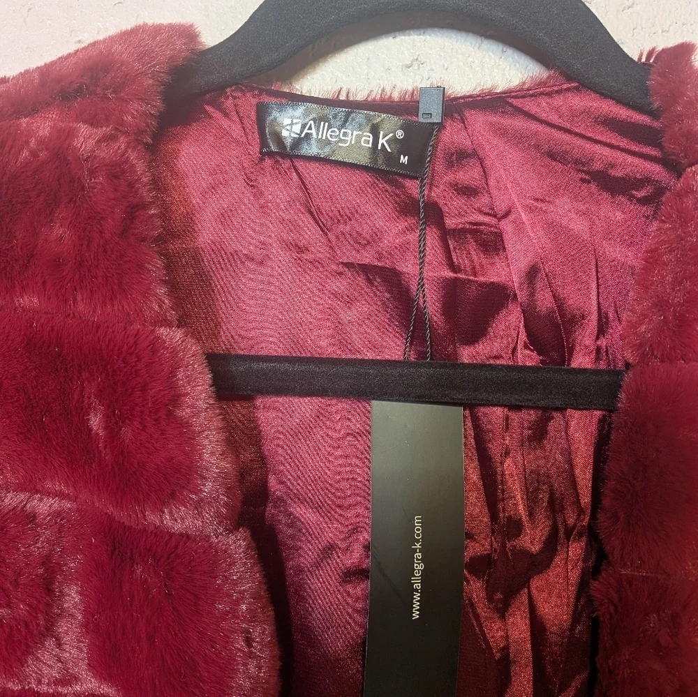 Women's Faux Fur Long Sleeve Puffy Cropped Jacket, Size Medium NWT